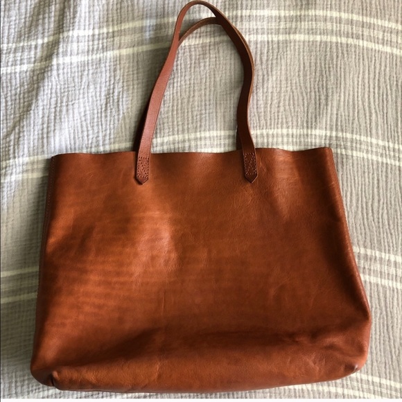 Madewell Handbags - EUC madewell transport tote in english saddle